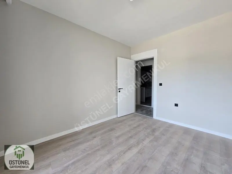 Üstünel'den Hvauzlu Sitede Geniş M2'li Giyinme Odalı Daire — fotoğraf 25