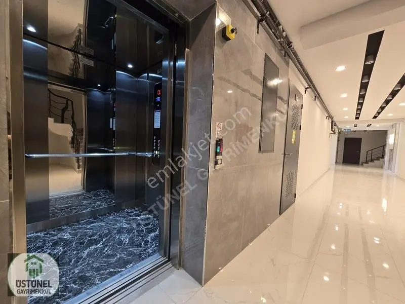 Üstünel'den Hvauzlu Sitede Geniş M2'li Giyinme Odalı Daire — fotoğraf 28