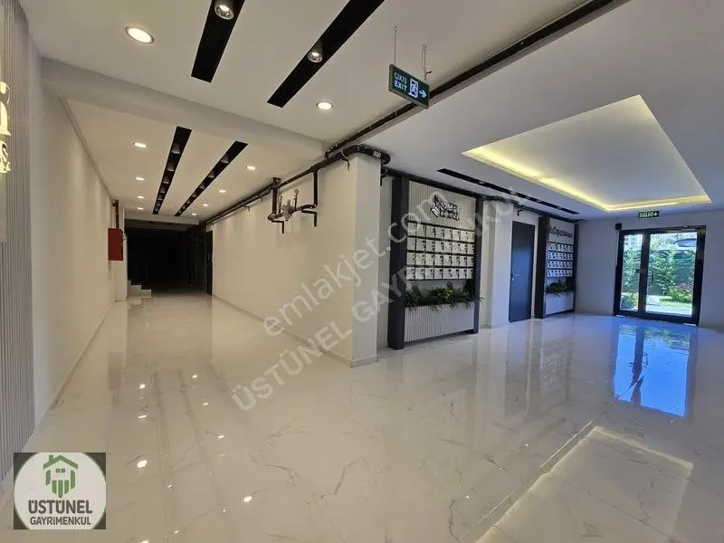 Üstünel'den Hvauzlu Sitede Geniş M2'li Giyinme Odalı Daire — fotoğraf 30