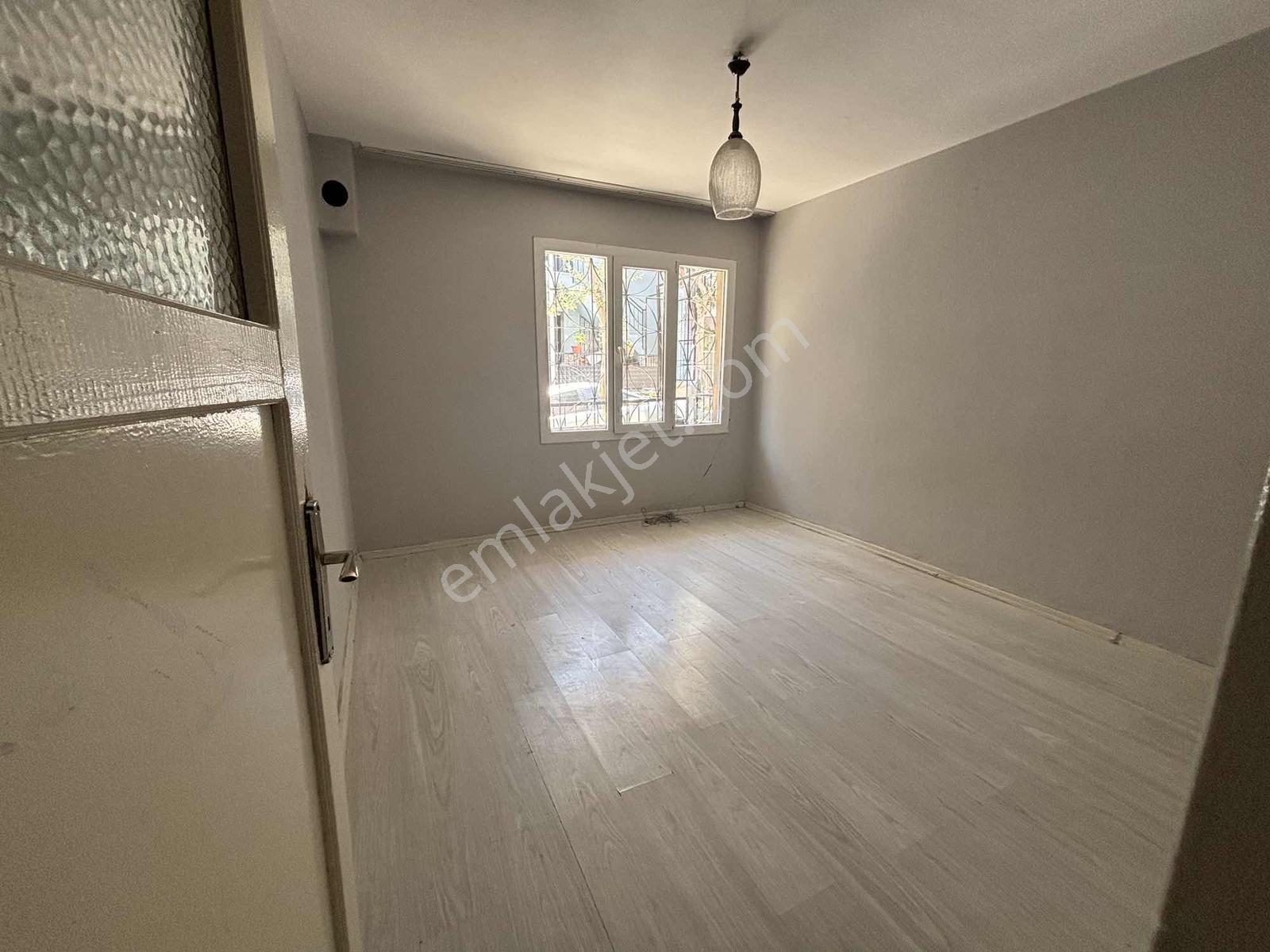 Karabağlar Peker Mahallesinde 2+1 Zemin Kat Satılık Daire — fotoğraf 3