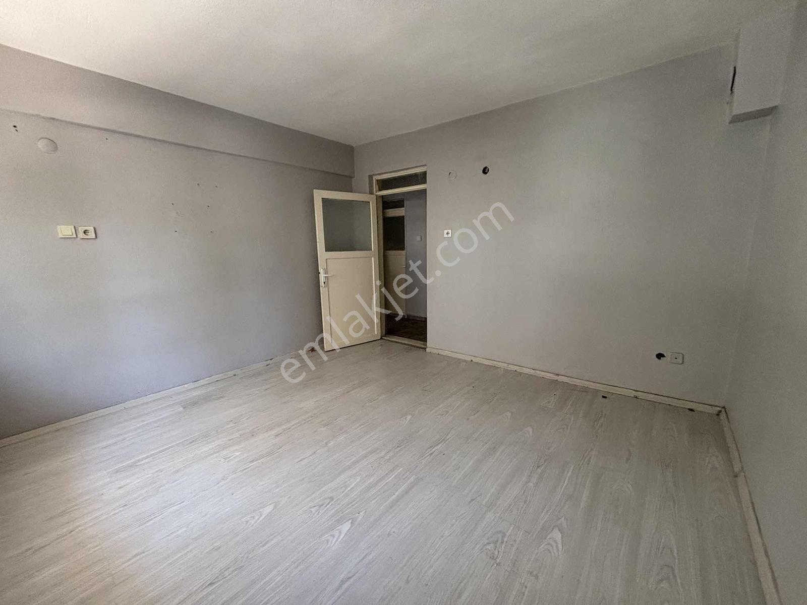 Karabağlar Peker Mahallesinde 2+1 Zemin Kat Satılık Daire — fotoğraf 4