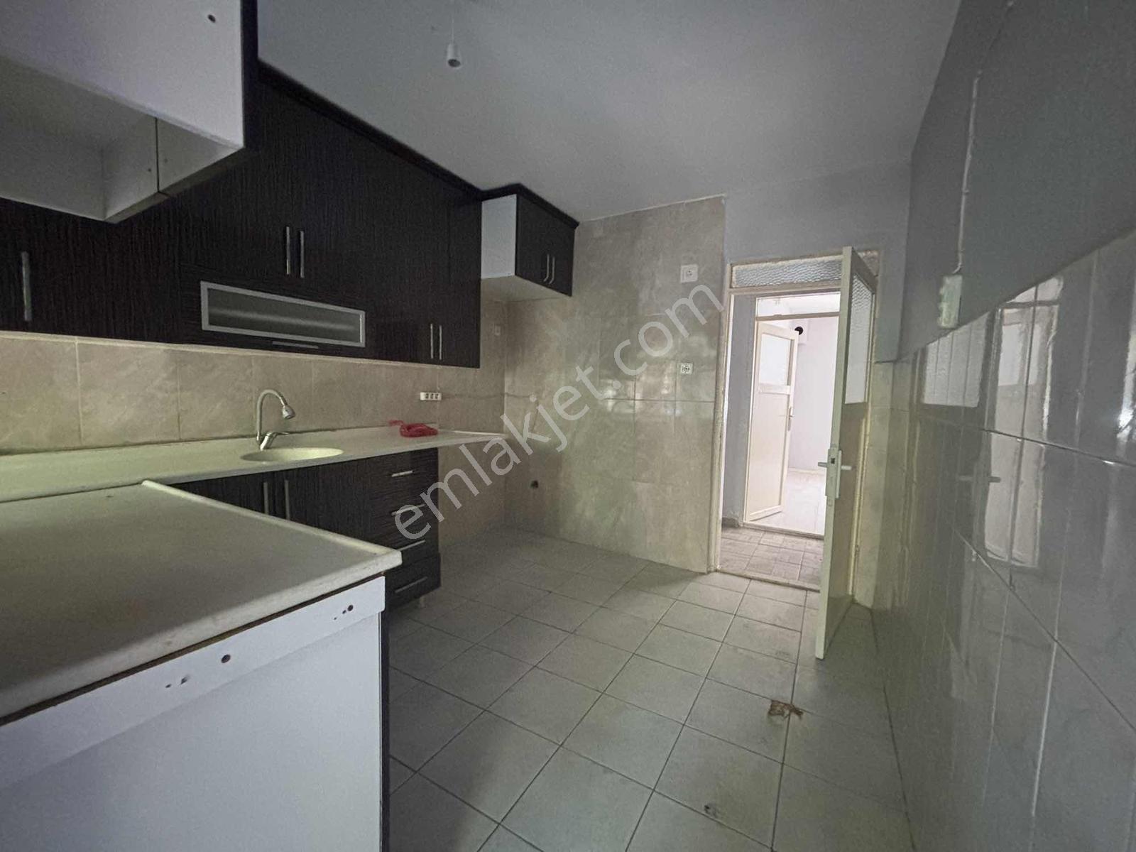 Karabağlar Peker Mahallesinde 2+1 Zemin Kat Satılık Daire — fotoğraf 9