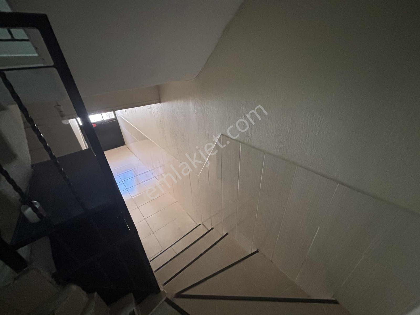Karabağlar Peker Mahallesinde 2+1 Zemin Kat Satılık Daire — fotoğraf 13