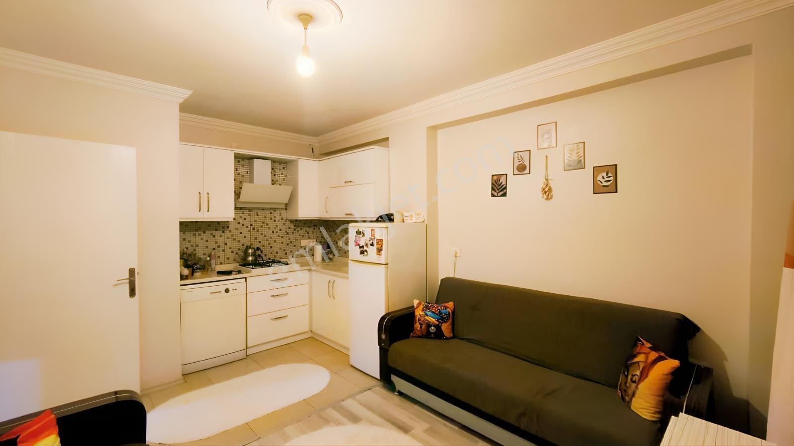 Bahçelievlerin Merkezinde Eşyalı, Ara Kat 1+1 Daire — fotoğraf 2