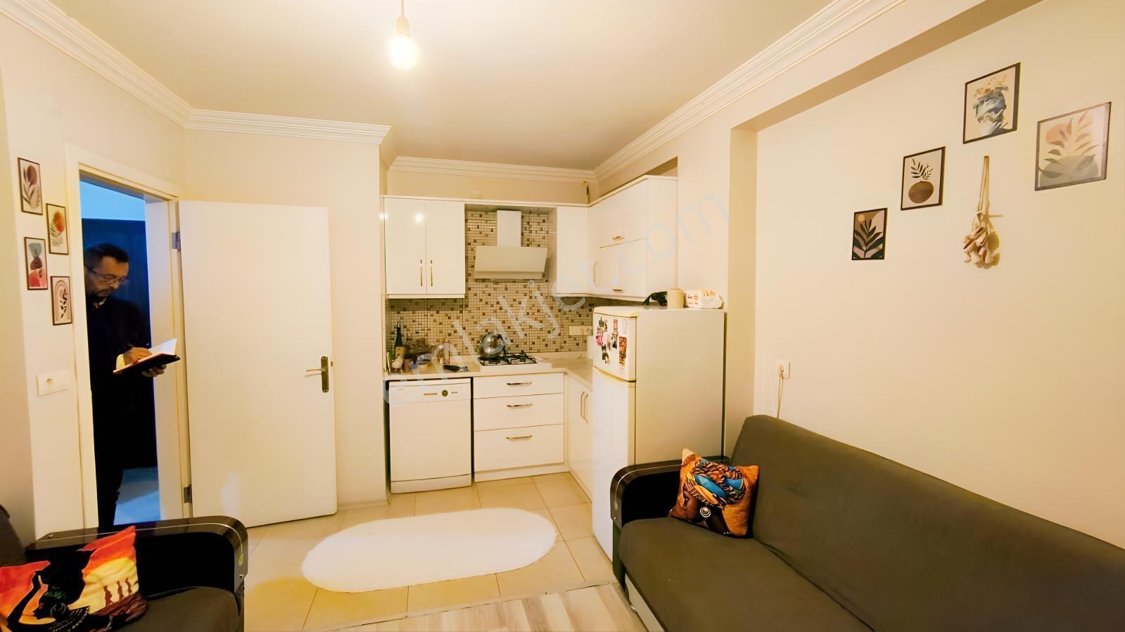 Bahçelievlerin Merkezinde Eşyalı, Ara Kat 1+1 Daire — fotoğraf 3