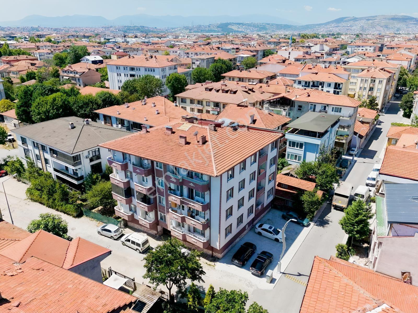 **Adapazarı Merkez De 3+1 Geniş M2 Fırsat Daire!***