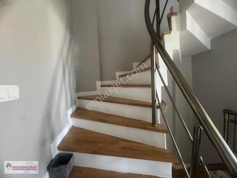 Şile Merkez Çavuş Mah. De Havuzlu Sitede Satlık Tripleks Villa — fotoğraf 12
