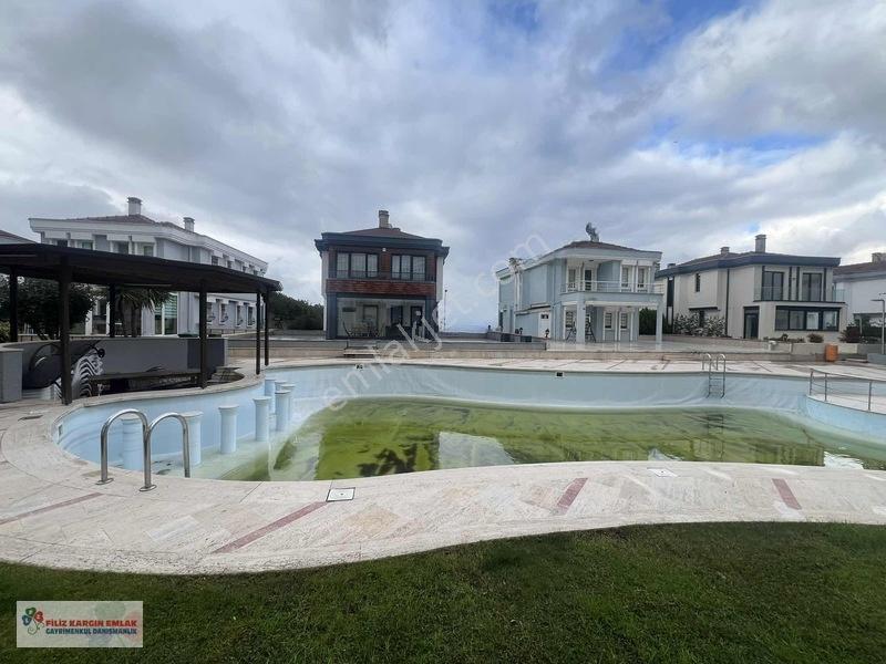 Şile Merkez Çavuş Mah. De Havuzlu Sitede Satlık Tripleks Villa — fotoğraf 33