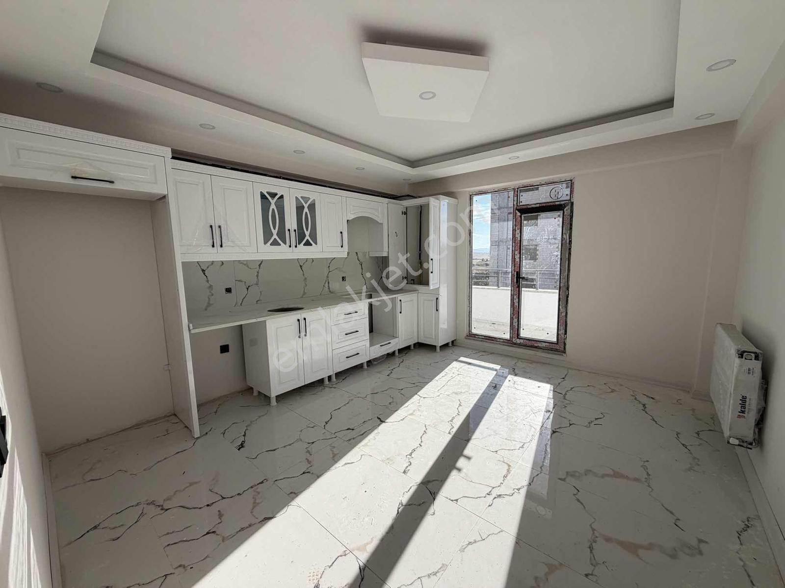 Devlet Hastanesi Yolunda Sıfır 3+1 | 146 M² Güney Batı Cephe