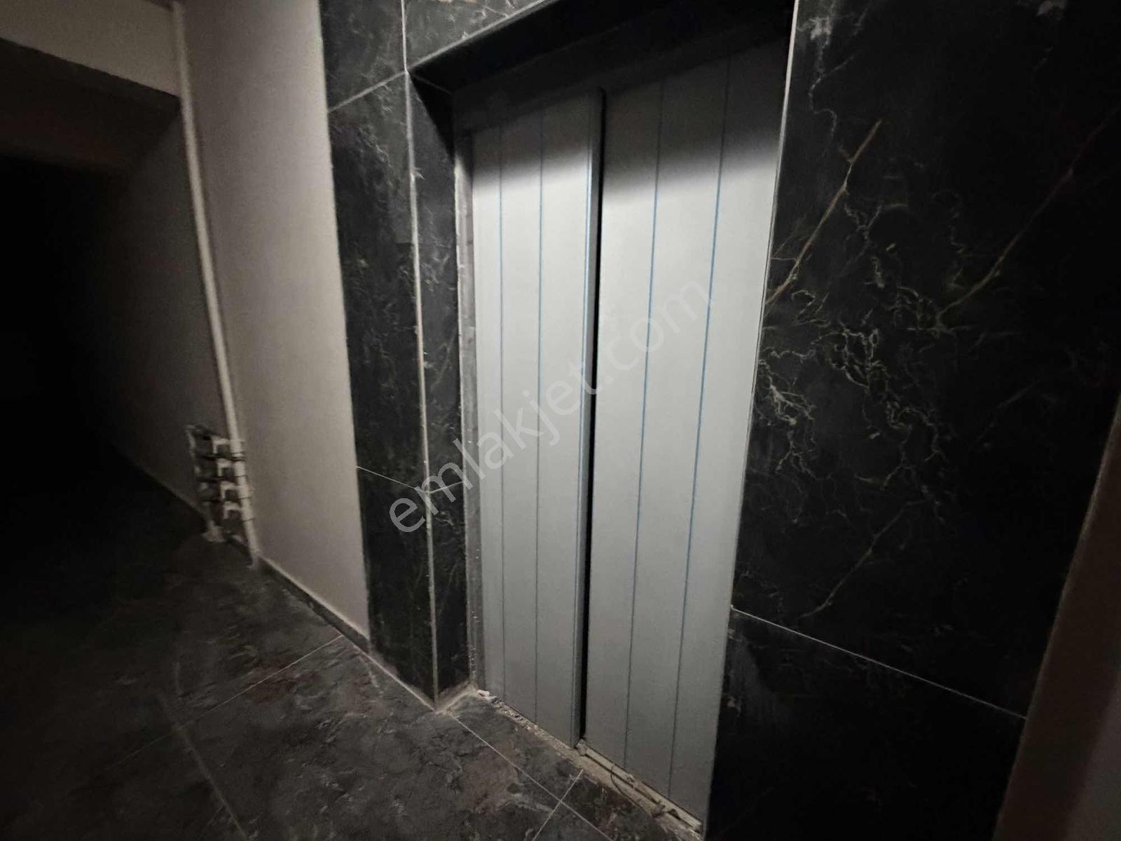 Devlet Hastanesi Yolunda Sıfır 3+1 | 146 M² Güney Batı Cephe — fotoğraf 19