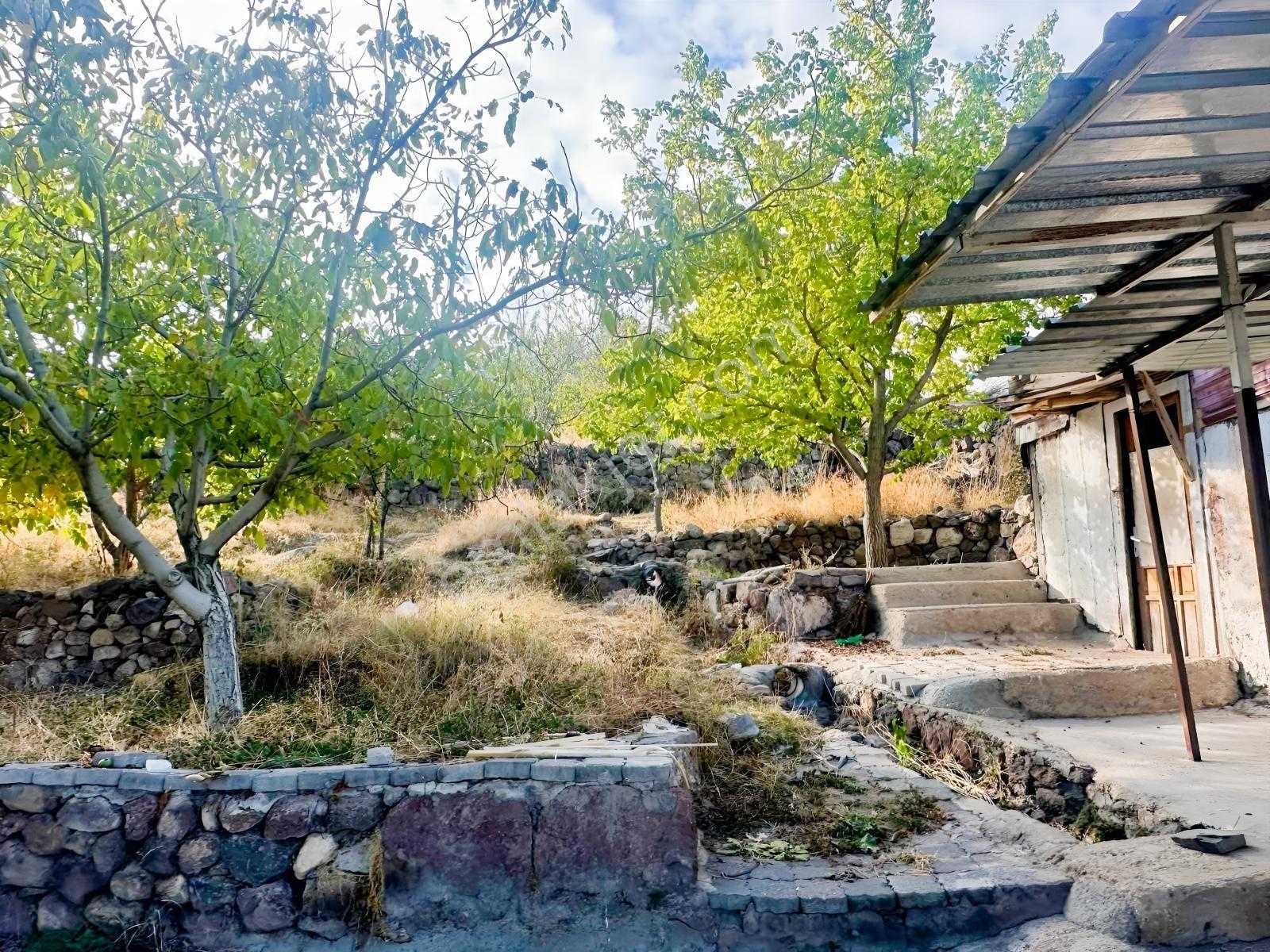 Bor Okçuda 3930 M² Evli, İmarlı Bölümlü, Üzüm Bağlı Bahçe — fotoğraf 6