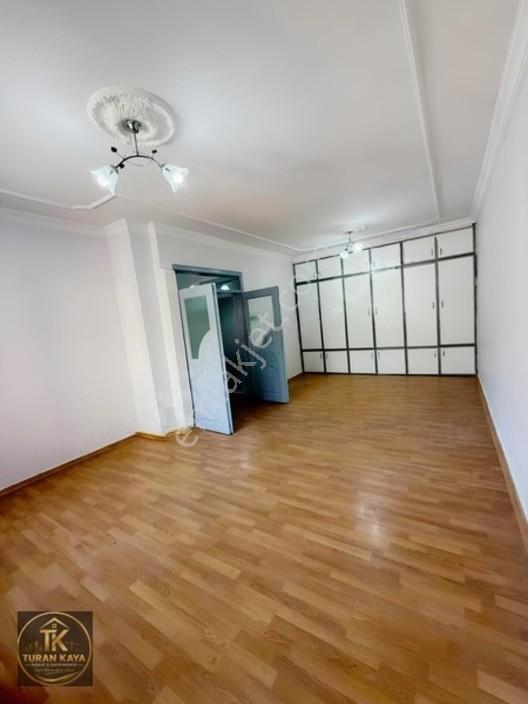 Yeşilevlerde Balkonlu Yüksek Giriş 2+1 Daire — fotoğraf 2