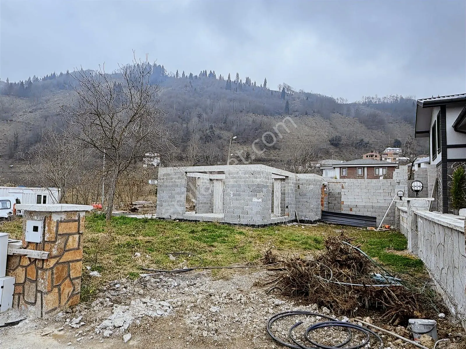 Trabzon Ortahisar Tosköyde Satılık Tamamlanmamış Villa Ve Arsası