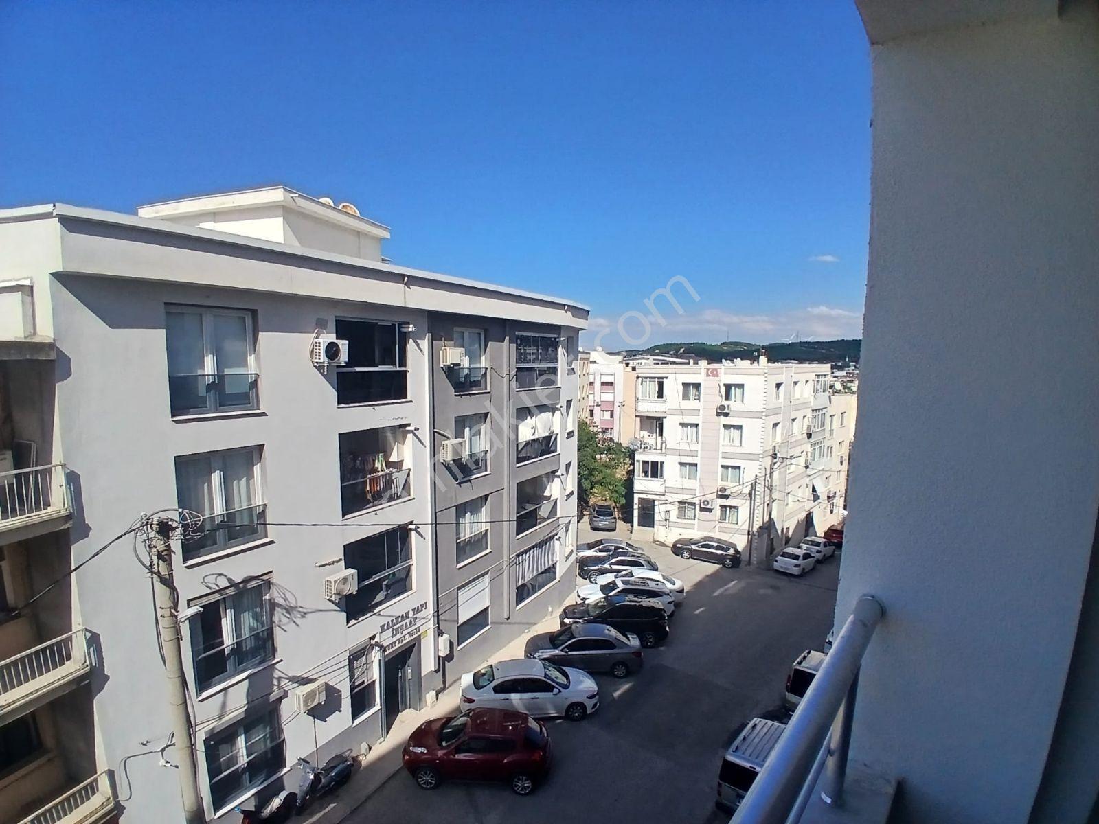 Aliağa Merkezde Sıfır 2+1 Kapalı Mutfak Daire