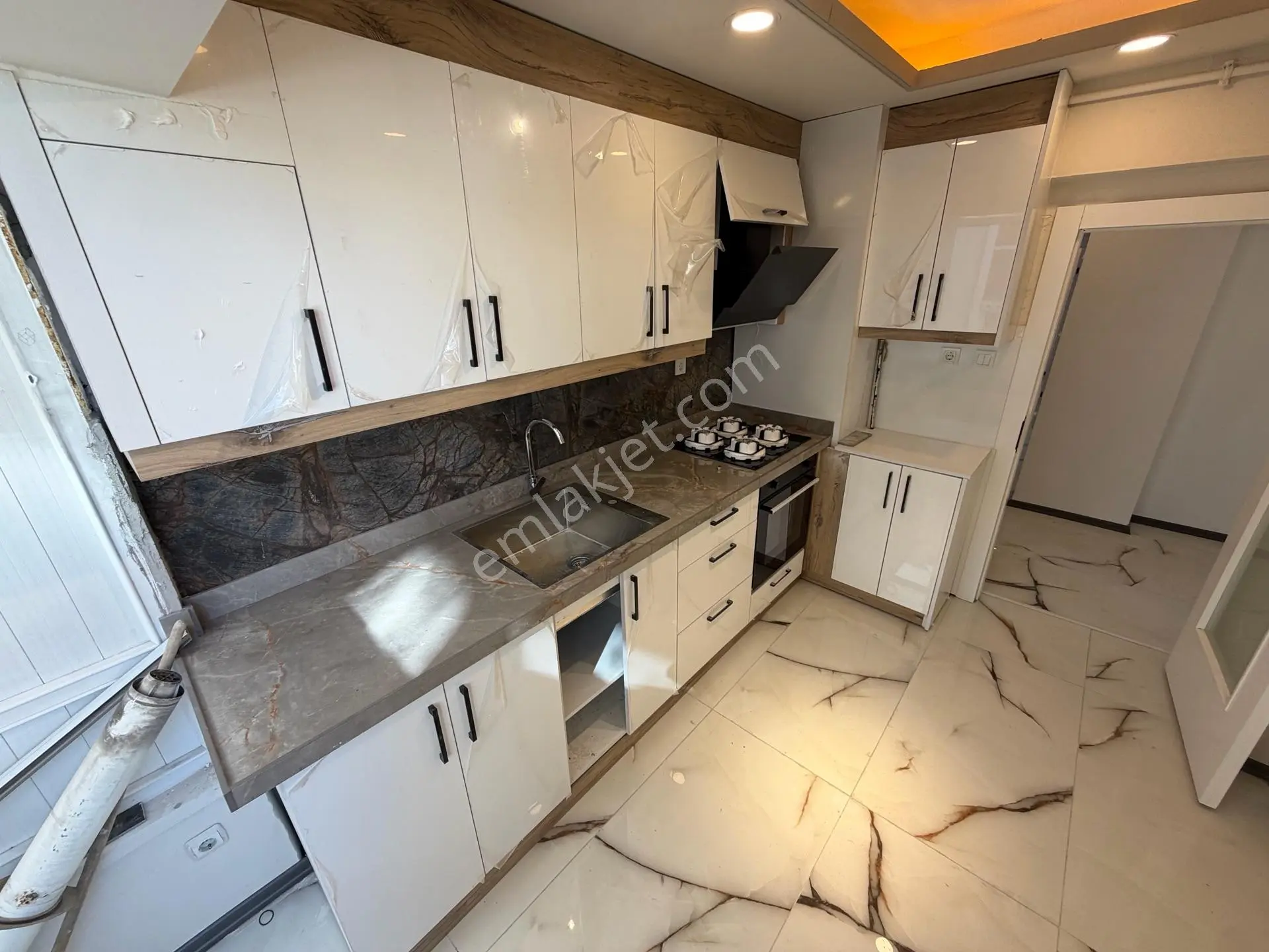 Akşemsettin Mahallesi'nde 3+1 Ara Kat Ön Cephe Full Yapılı Krediye Uygun Satılık Daire! — fotoğraf 4
