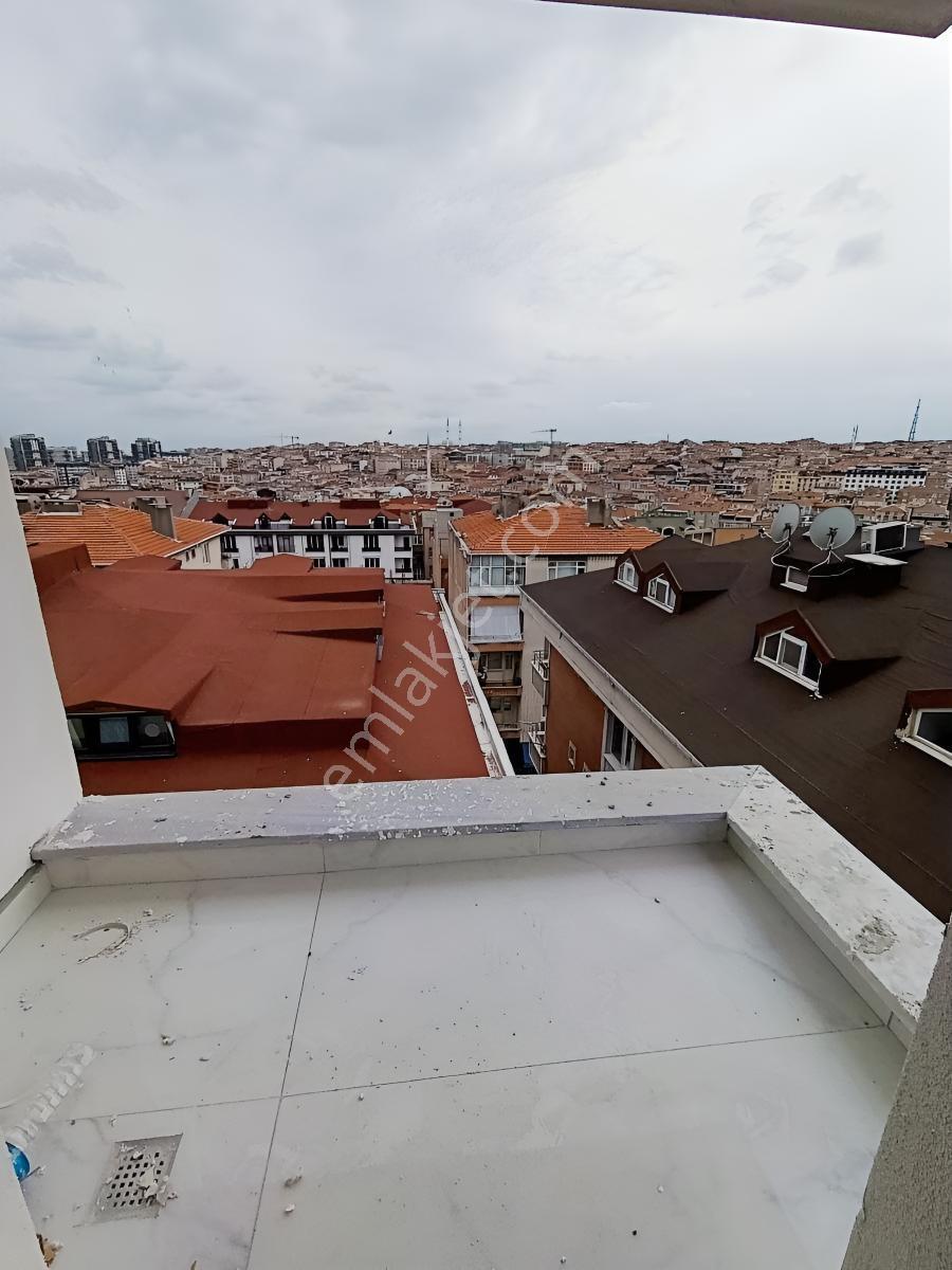 Güngören Merkez Konuma Sahip Tramvaya Yurume Mesafesinde — fotoğraf 35