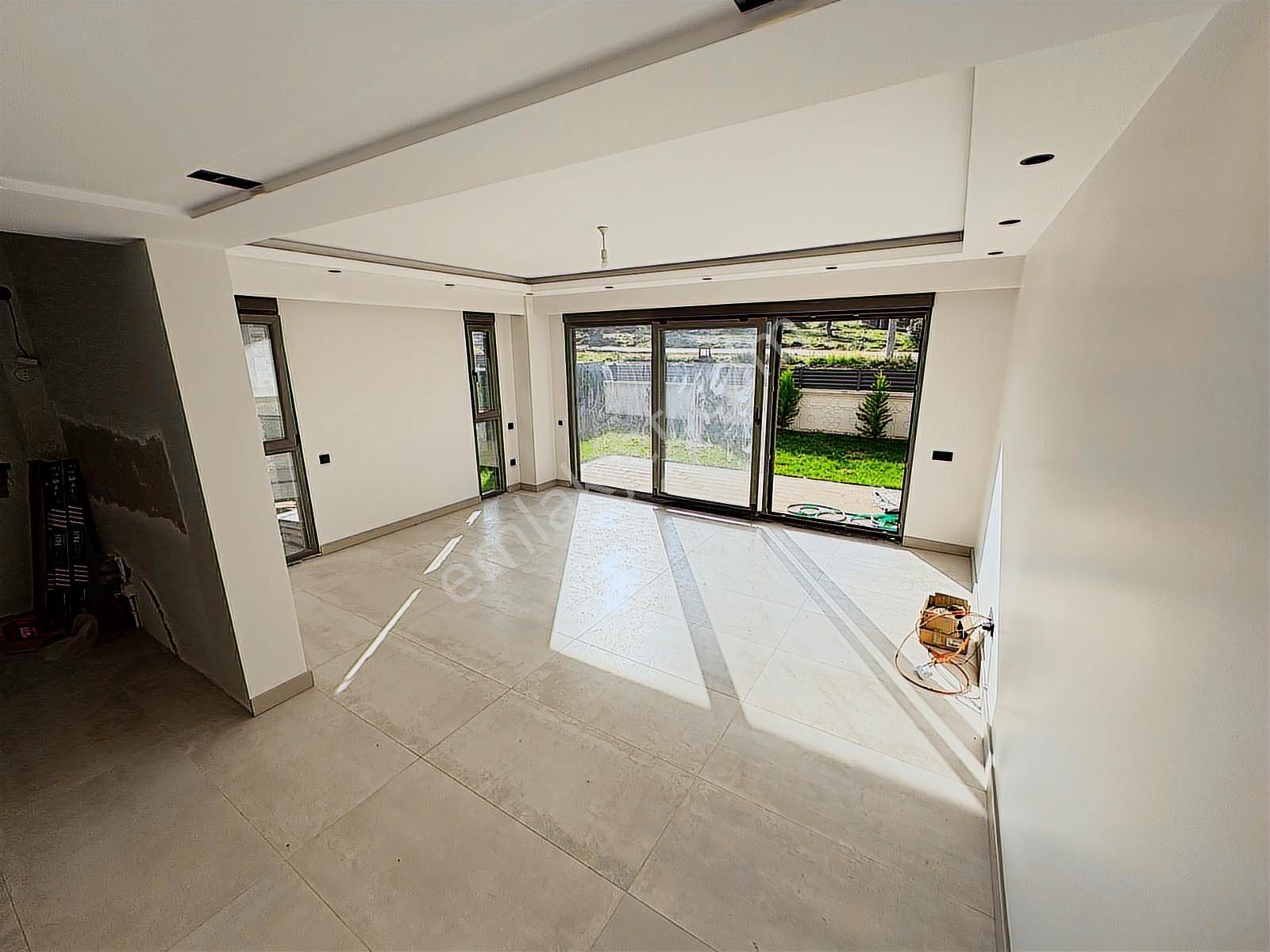 Bayramoğlu'nda İskanlı Tapu Masrafsız Ultralüx 5+2 Fourlex Villa — fotoğraf 8