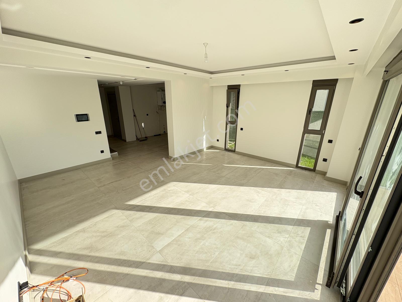 Bayramoğlu'nda İskanlı Tapu Masrafsız Ultralüx 5+2 Fourlex Villa — fotoğraf 9