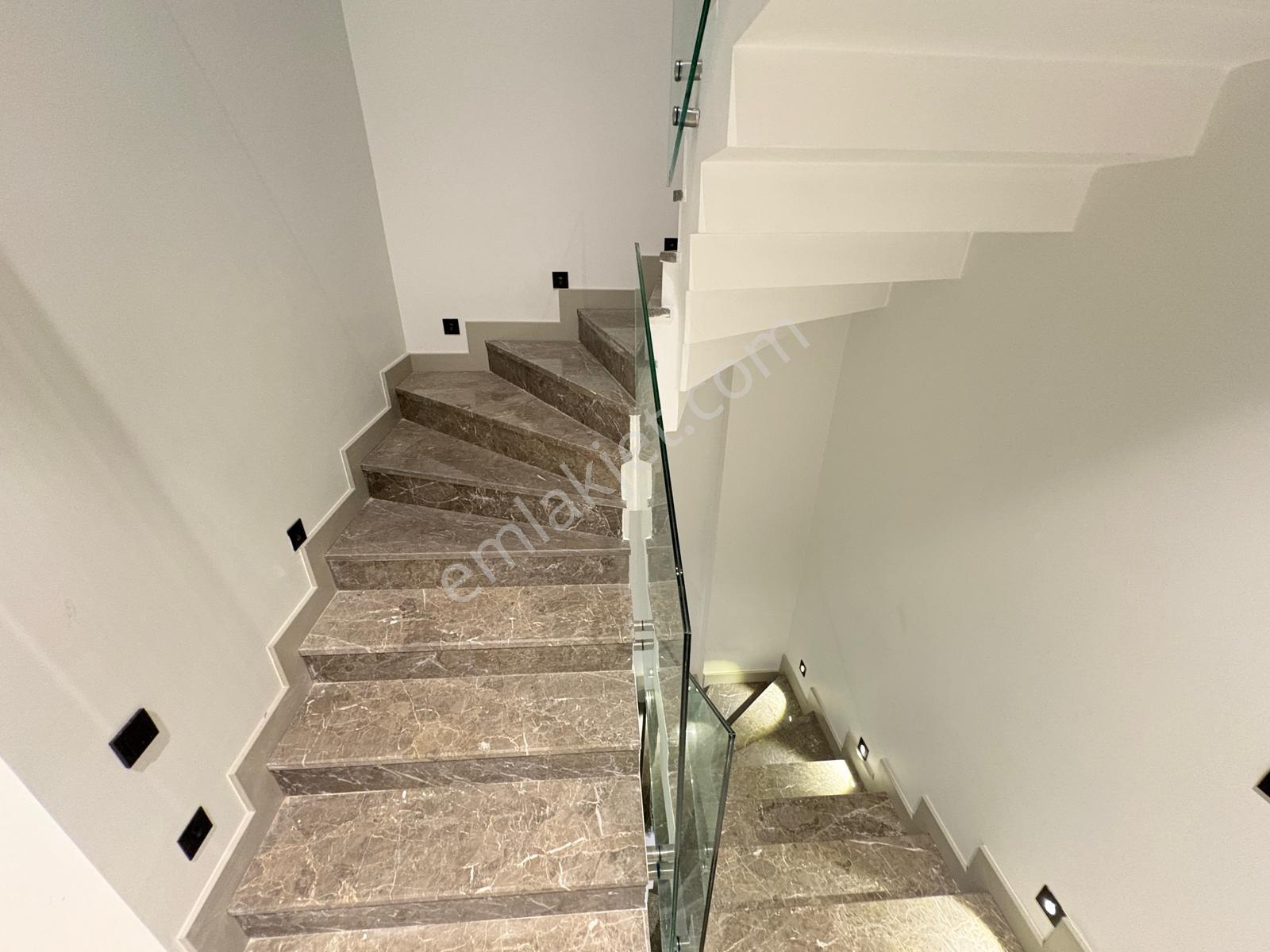 Bayramoğlu'nda İskanlı Tapu Masrafsız Ultralüx 5+2 Fourlex Villa — fotoğraf 28