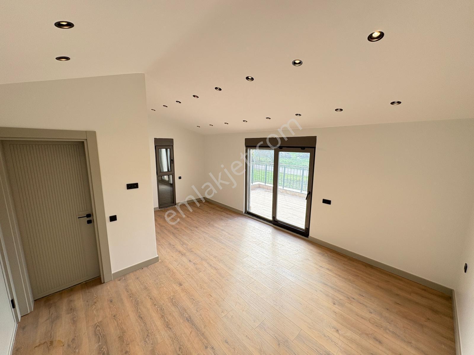 Bayramoğlu'nda İskanlı Tapu Masrafsız Ultralüx 5+2 Fourlex Villa — fotoğraf 32