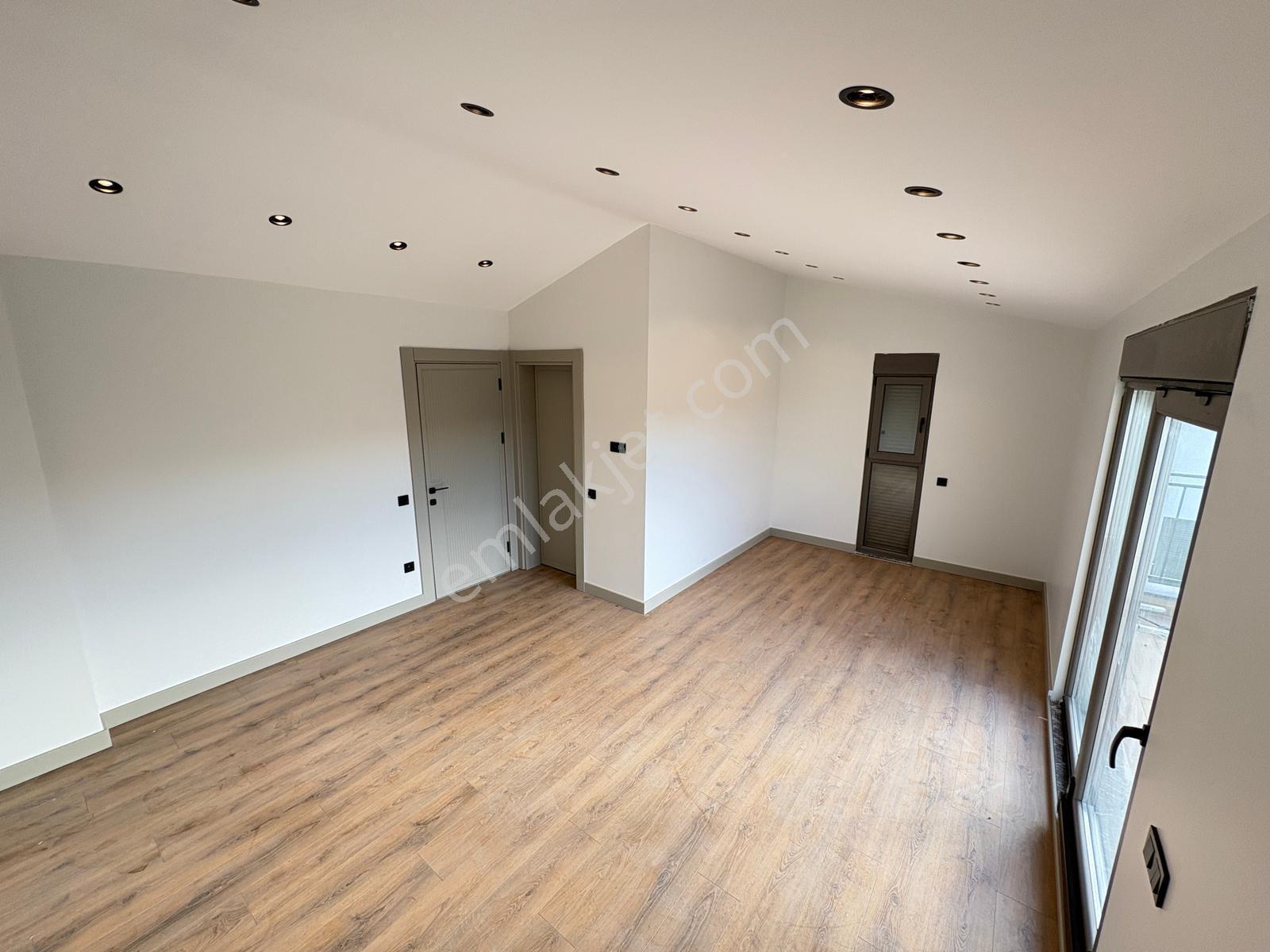 Bayramoğlu'nda İskanlı Tapu Masrafsız Ultralüx 5+2 Fourlex Villa — fotoğraf 33