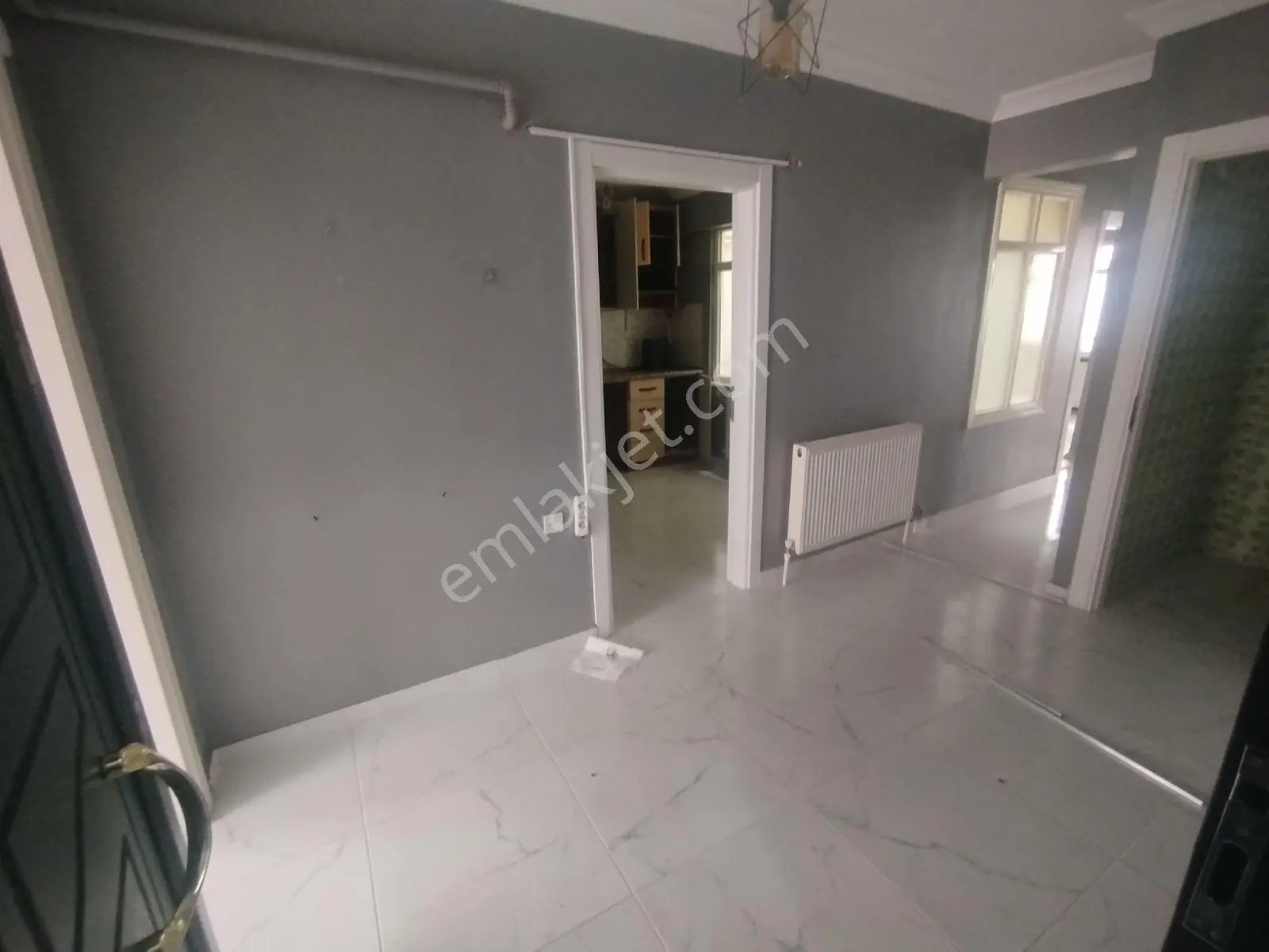 Edirne Merkez Medresealibey Mah. Yol Üstünde Satılık Ara Kat 2+1