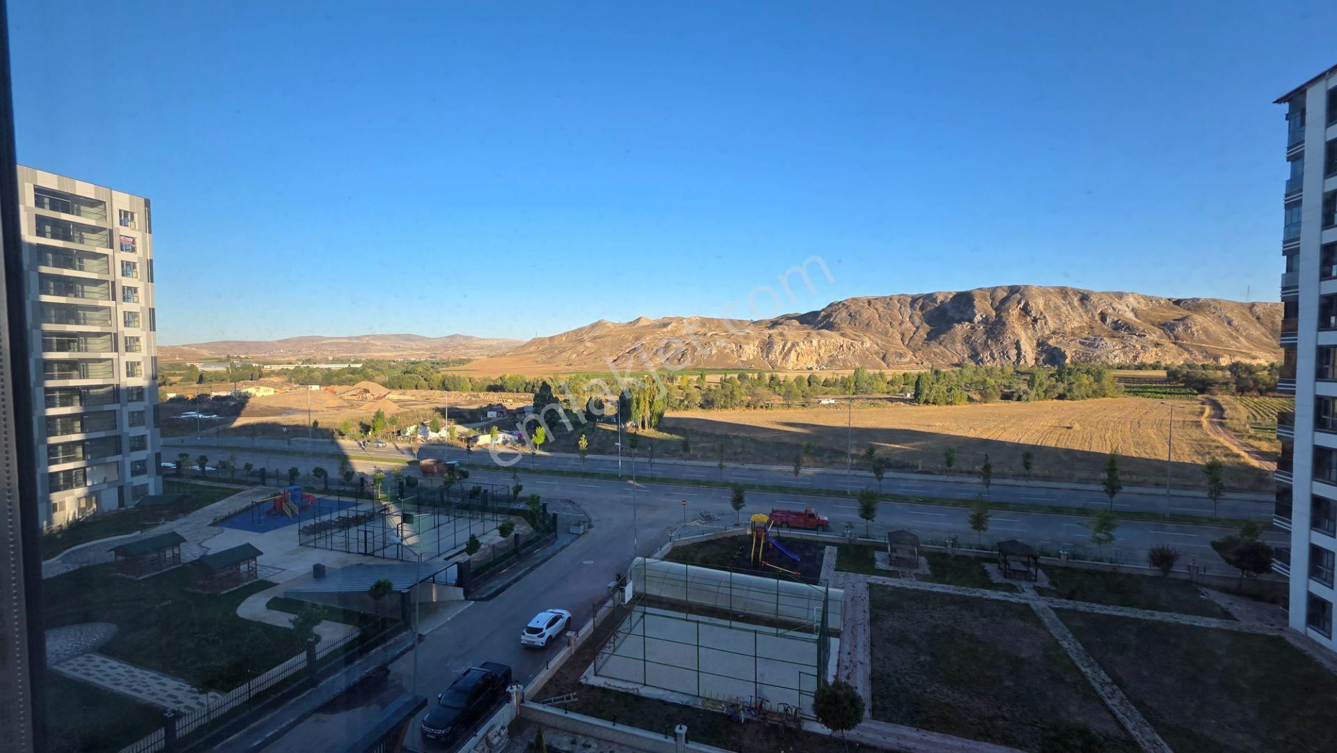 Sivas Yeşilyurt’ta Numune Hastanesi Yakını 4,5+1 180 M² — fotoğraf 16