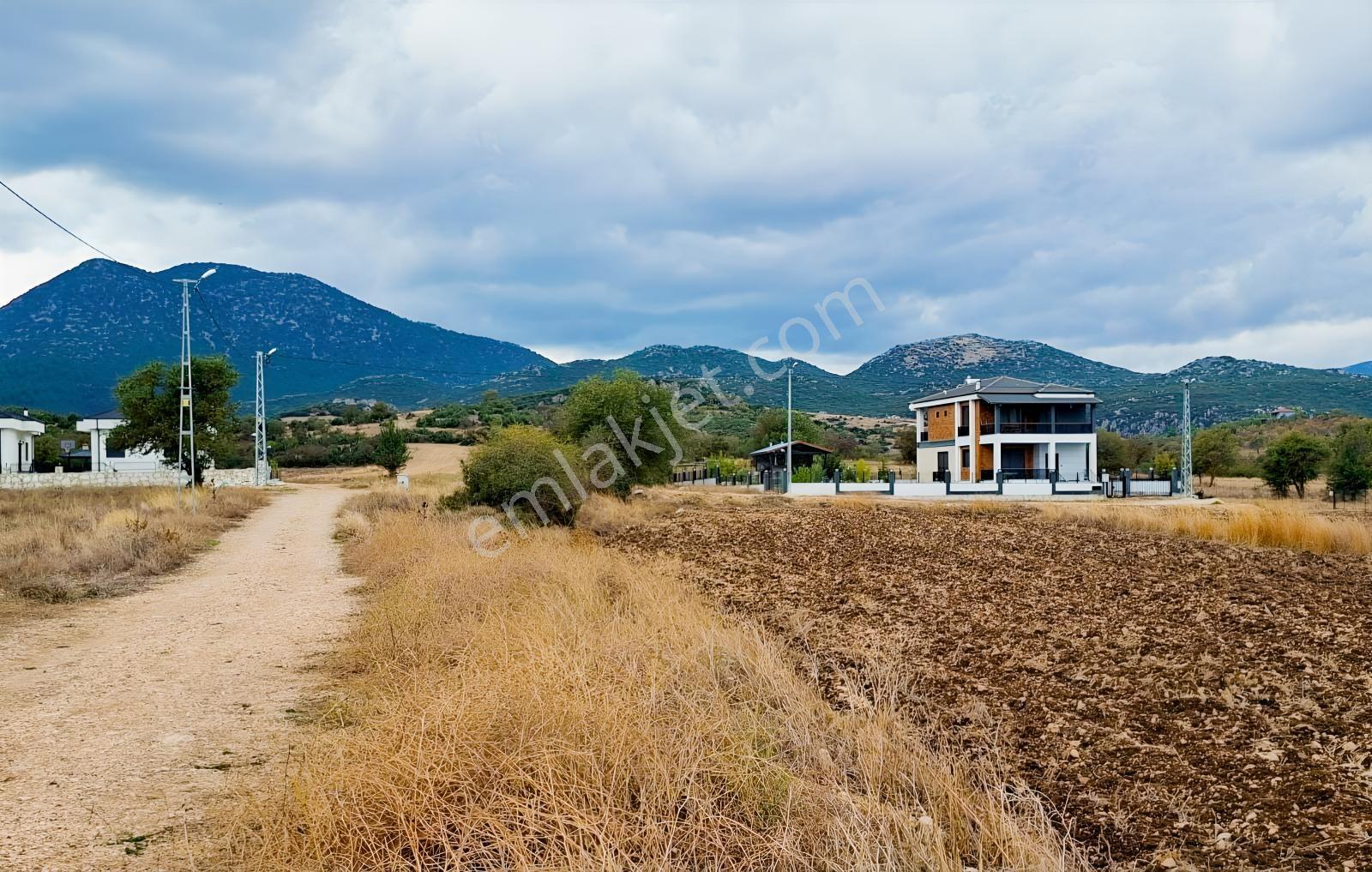 Lütfü Armağan'dan Bademağacı Mah Satılık Villa Arsası — fotoğraf 2