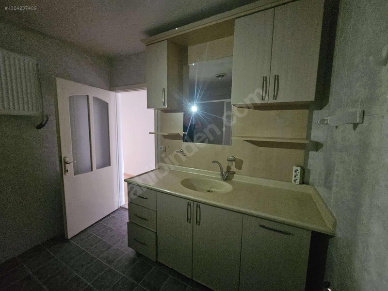 Er Cihanlar Emlaktan Merkezi Konumunda 3+1 Daire — fotoğraf 4