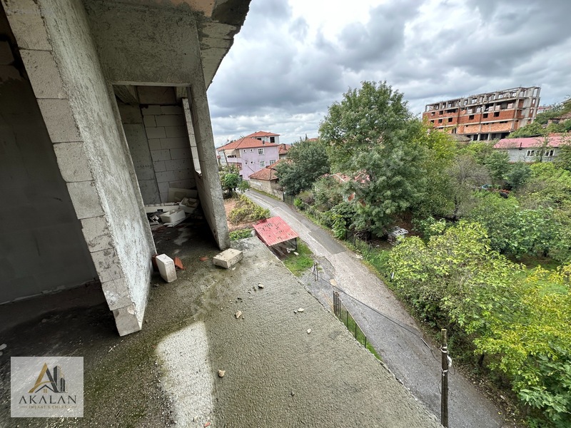 Ferizli Merkez'de 3+1 Geniş Kullanım Kabası Bitmiş Satılık Daire — fotoğraf 5