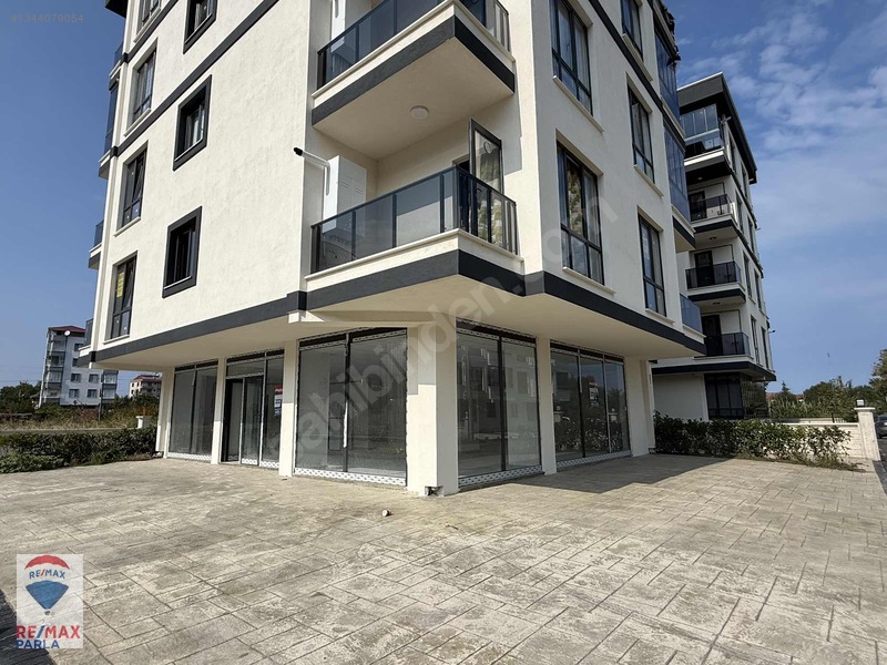 Re/Max Taner Dilekten Çakırlar Yalıda Sıfır Köşe Dükkan