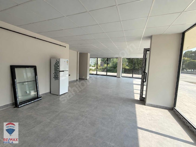 Re/max Taner Dilekten Çakırlar Yalıda Sıfır Köşe Dükkan — fotoğraf 4