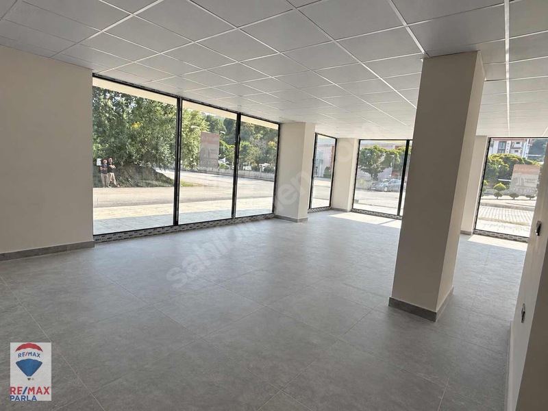 Re/max Taner Dilekten Çakırlar Yalıda Sıfır Köşe Dükkan — fotoğraf 5