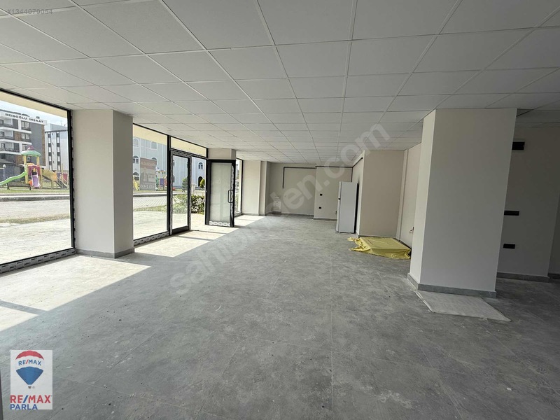 Re/max Taner Dilekten Çakırlar Yalıda Sıfır Köşe Dükkan — fotoğraf 9