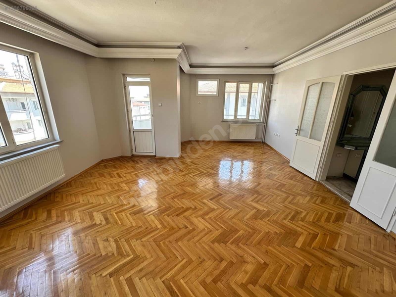 Güvenevler Mah Ana Cadde Üstü Satılık 3+1 Daire — fotoğraf 4
