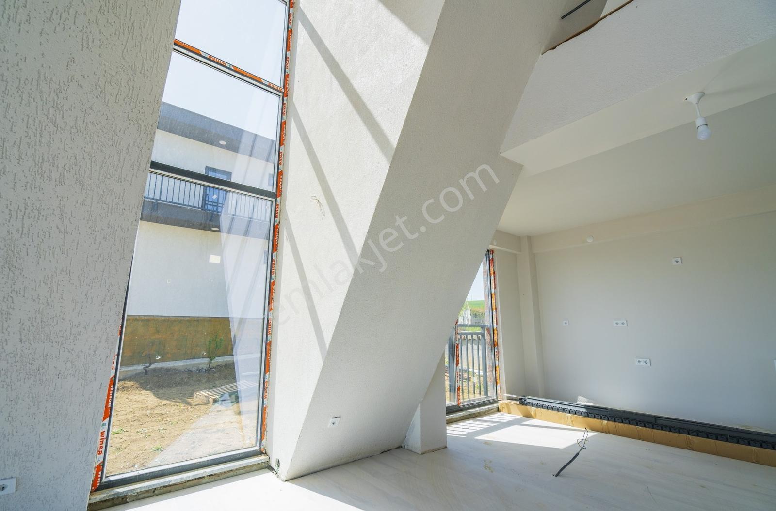 Panaromik Deniz Manzaralı İskanlı 3 Katlı Satılık 3+2 Villa — fotoğraf 5