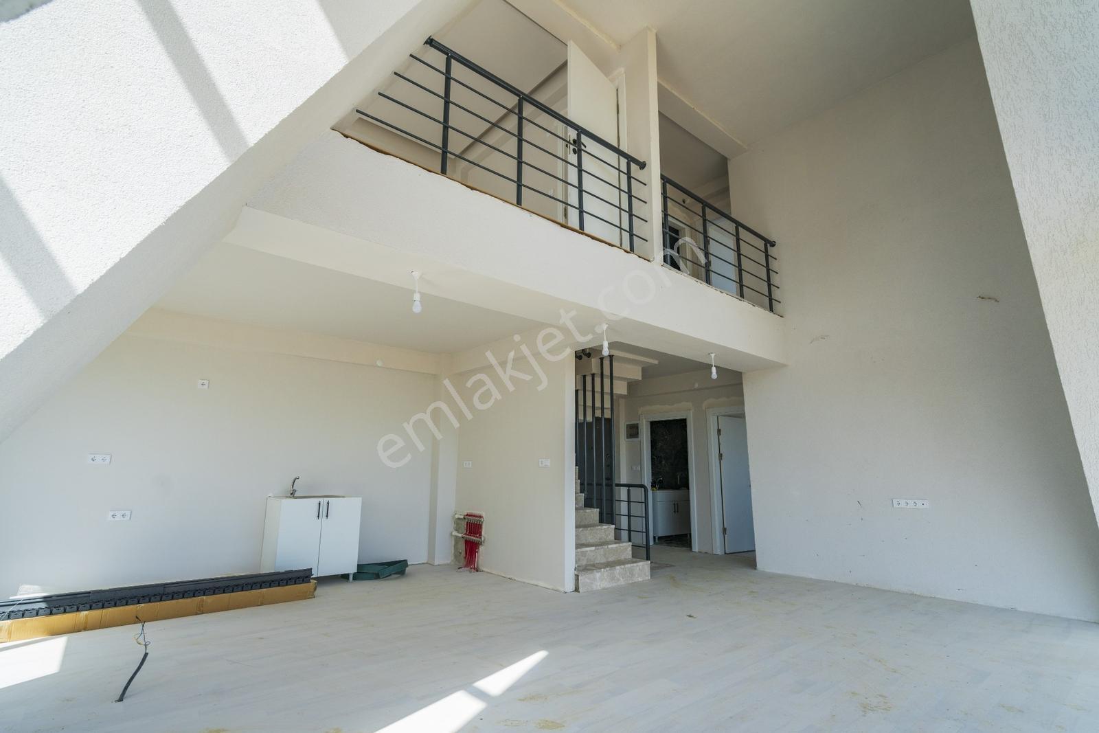 Panaromik Deniz Manzaralı İskanlı 3 Katlı Satılık 3+2 Villa — fotoğraf 6