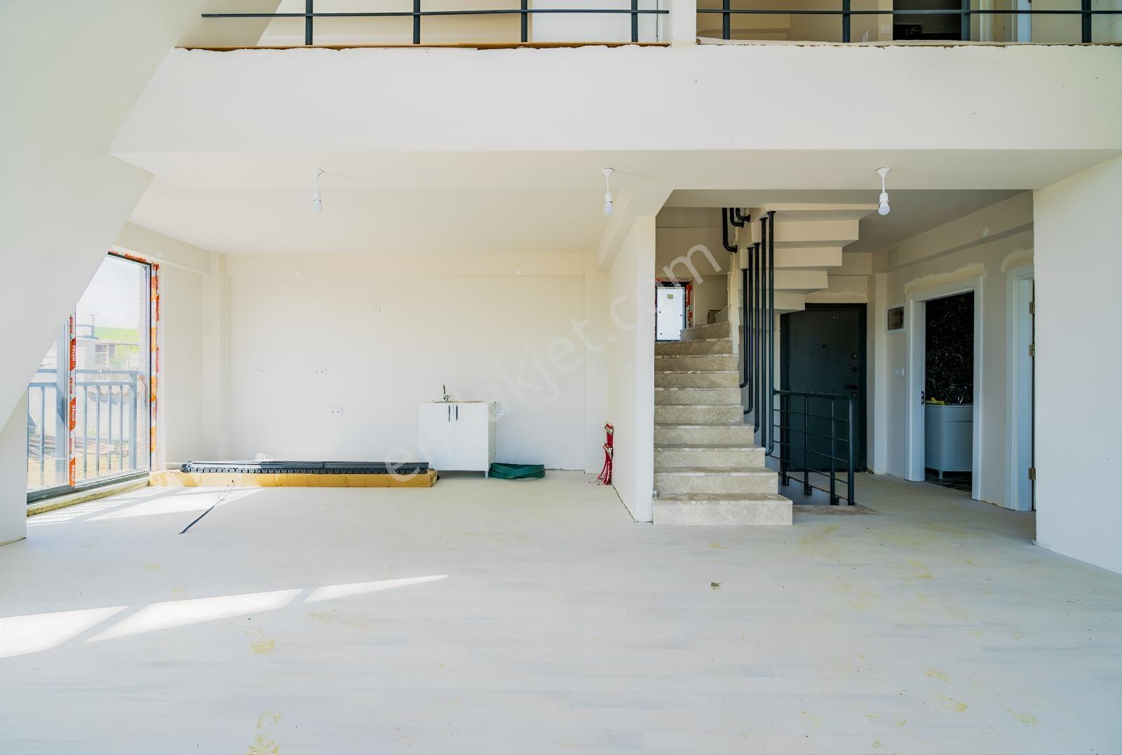 Panaromik Deniz Manzaralı İskanlı 3 Katlı Satılık 3+2 Villa — fotoğraf 8