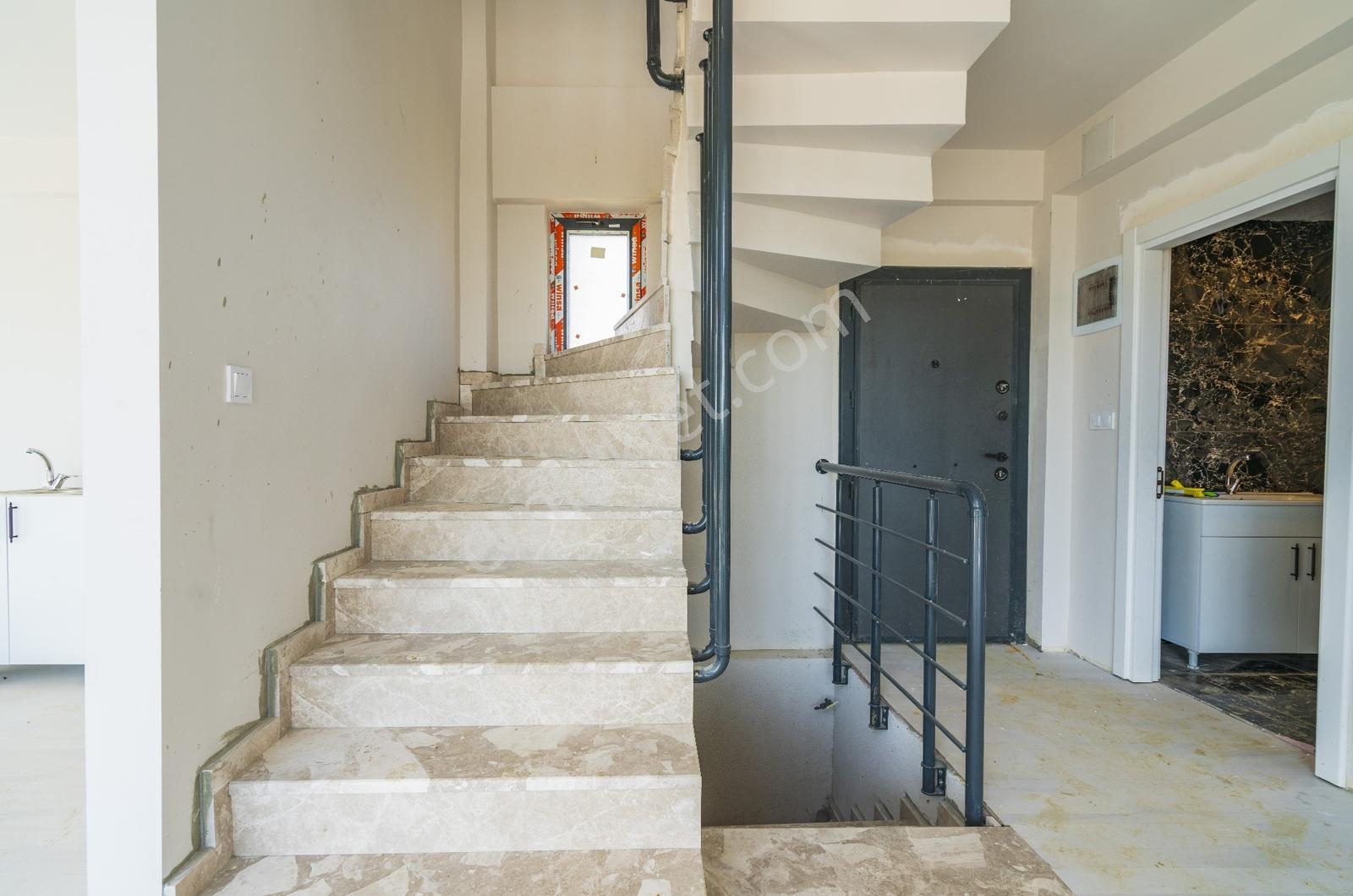 Panaromik Deniz Manzaralı İskanlı 3 Katlı Satılık 3+2 Villa — fotoğraf 10