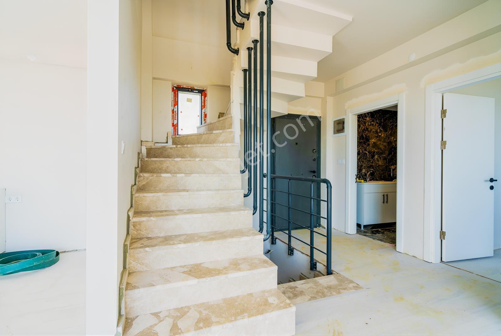 Panaromik Deniz Manzaralı İskanlı 3 Katlı Satılık 3+2 Villa — fotoğraf 11