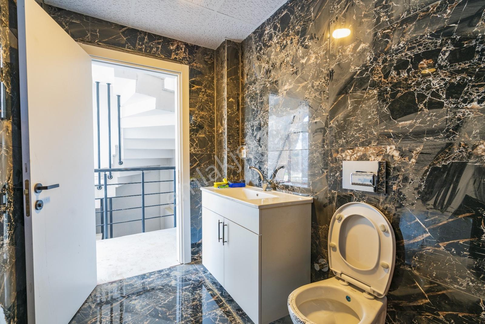 Panaromik Deniz Manzaralı İskanlı 3 Katlı Satılık 3+2 Villa — fotoğraf 15