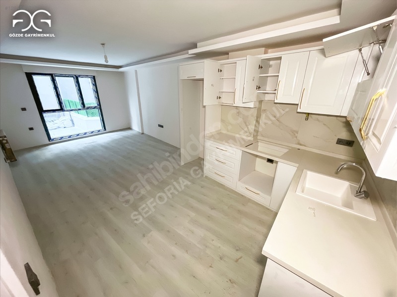 Seferihisar Meydanda Sıfır, Kapalı Otoparklı 2+1 Daire — fotoğraf 9