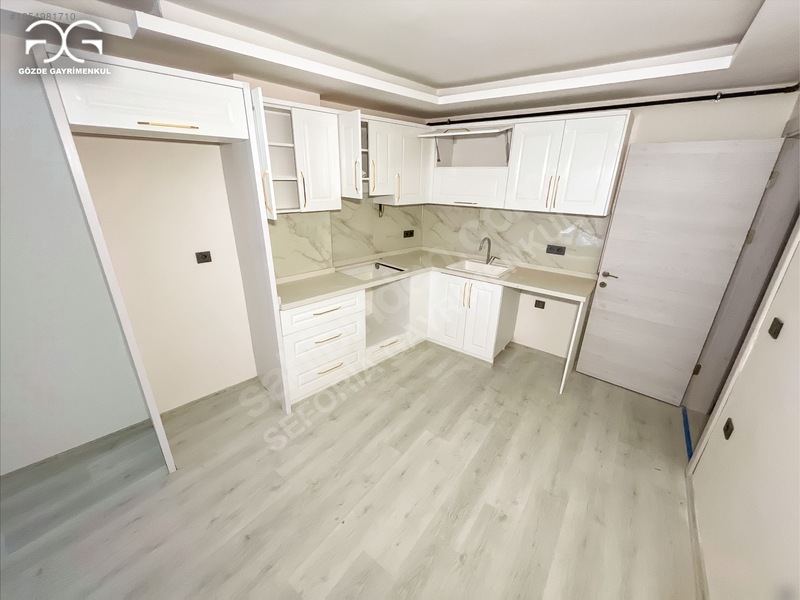 Seferihisar Meydanda Sıfır, Kapalı Otoparklı 2+1 Daire — fotoğraf 10