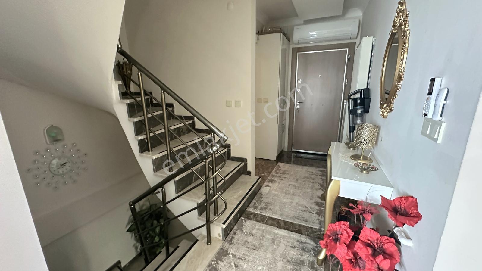 Vahdet'ten Altınoluk'ta 6 Yaşında Müstakil Bahçeli 3+2 Tripleks — fotoğraf 22
