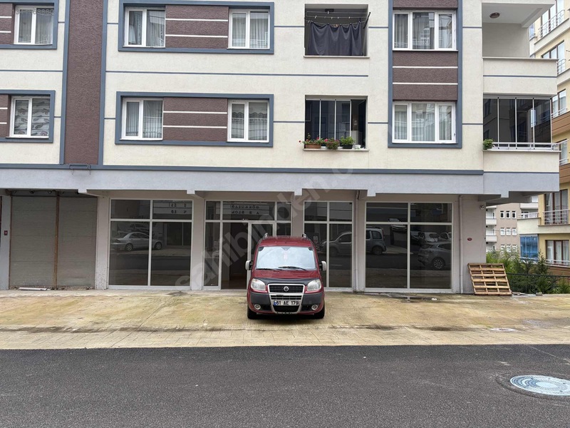 Yomranın Girişinde Ana Caddeye Yakın 100 M² Dükkan