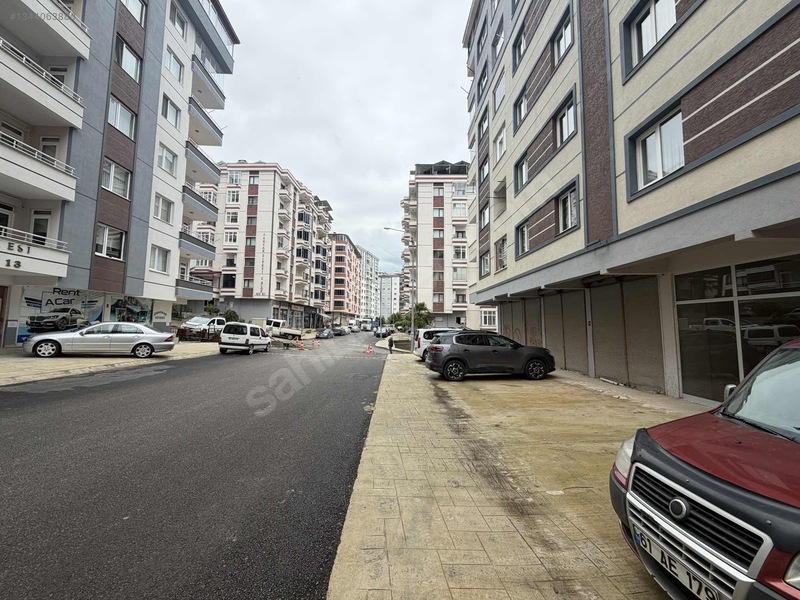 Yomranın Girişinde Ana Caddeye Yakın 100 M² Dükkan — fotoğraf 2