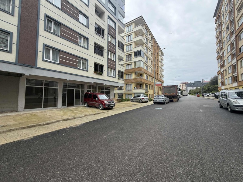 Yomranın Girişinde Ana Caddeye Yakın 100 M² Dükkan — fotoğraf 4
