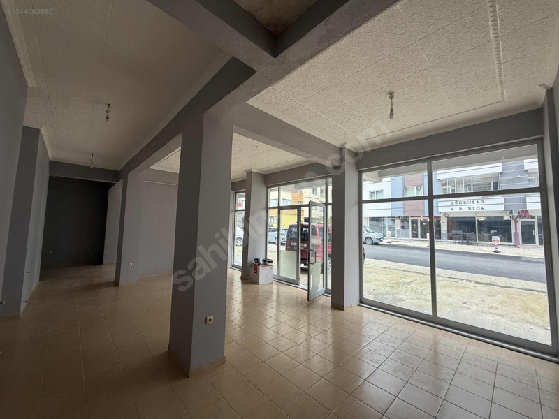 Yomranın Girişinde Ana Caddeye Yakın 100 M² Dükkan — fotoğraf 6