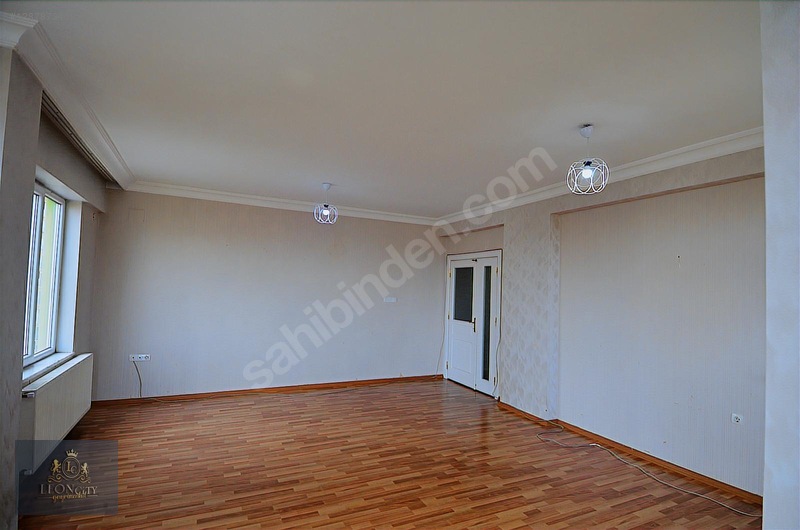 Çamlıca Sit.'de Geniş 3+1 Ara Kat Bakımlı Daire — fotoğraf 5