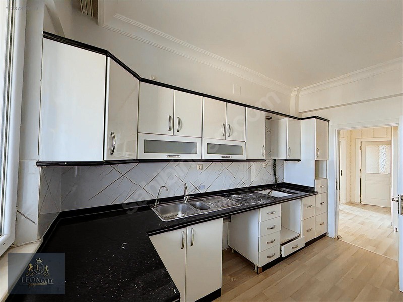 Çamlıca Sit.'de Geniş 3+1 Ara Kat Bakımlı Daire — fotoğraf 6